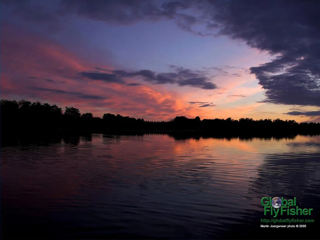 Computer screen wallpaper: Great sunset over the lake.